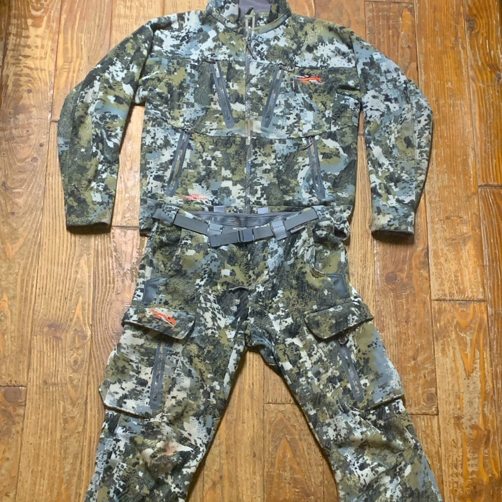 Sitka Stratus suit. Men’s smalll